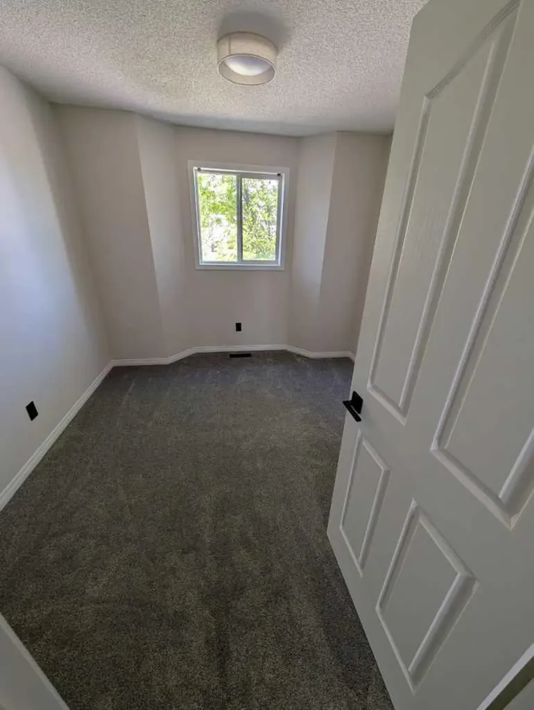 242 Taracove Place NE Calgary AB T3J 4T4