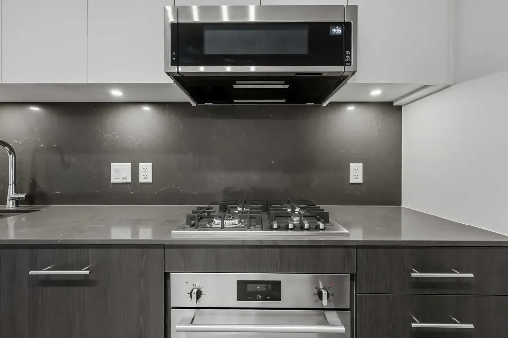 730 2 Avenue SW Calgary AB T2P 1R8