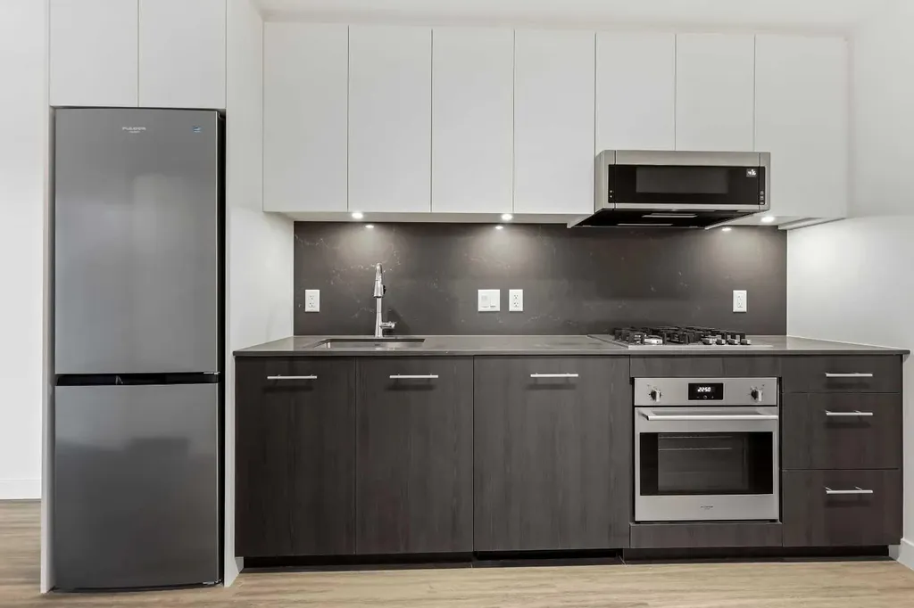 730 2 Avenue SW Calgary AB T2P 1R8