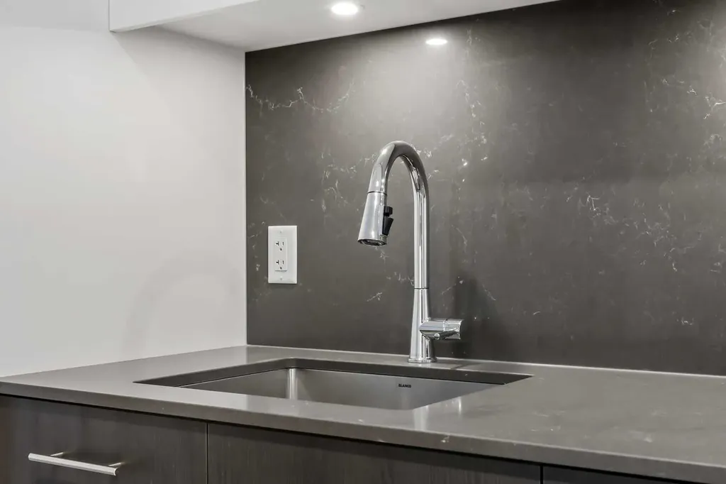 730 2 Avenue SW Calgary AB T2P 1R8