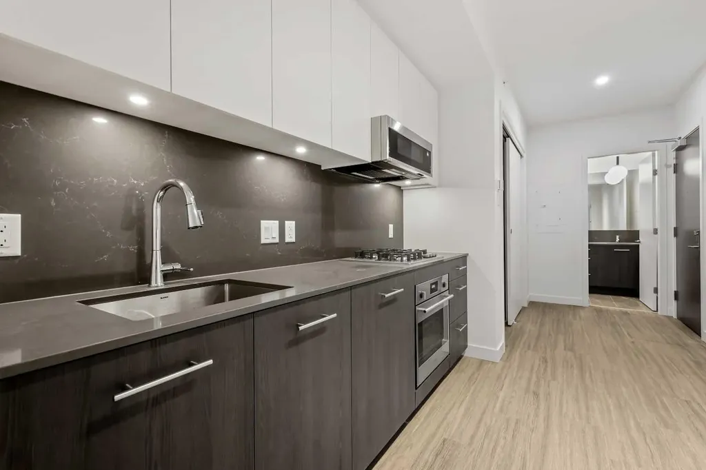 730 2 Avenue SW Calgary AB T2P 1R8