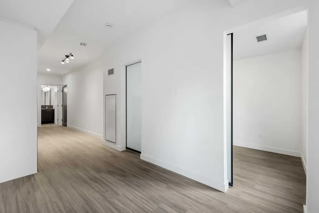 730 2 Avenue SW Calgary AB T2P 1R8