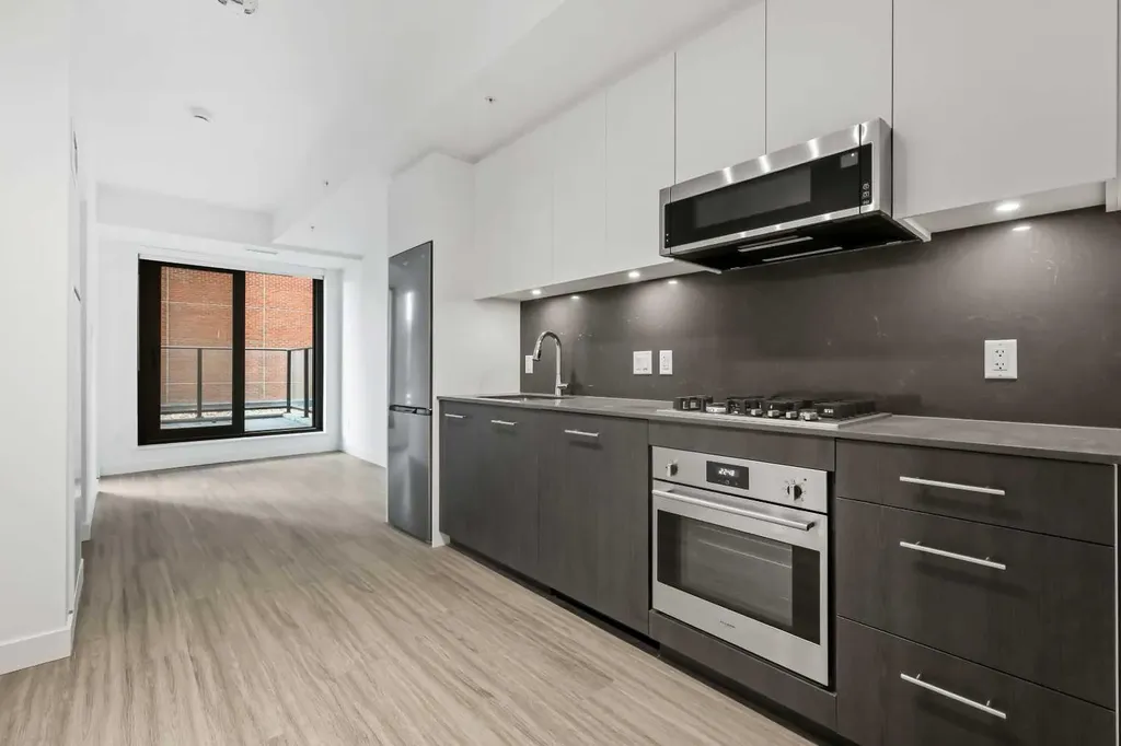 730 2 Avenue SW Calgary AB T2P 1R8