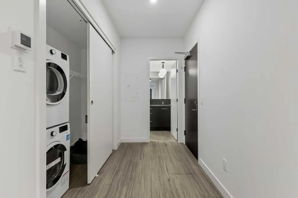 730 2 Avenue SW Calgary AB T2P 1R8