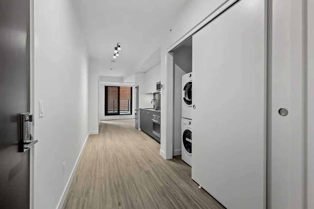 730 2 Avenue SW Calgary AB T2P 1R8
