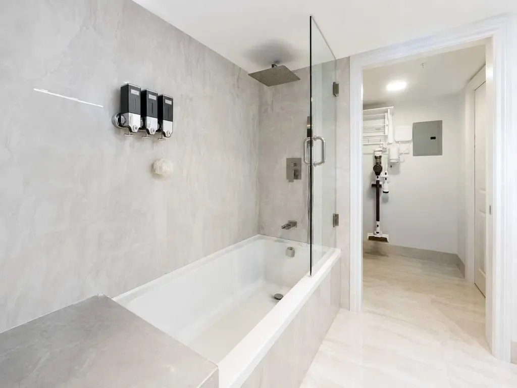 804 3 Avenue SW Calgary AB T2P0G9