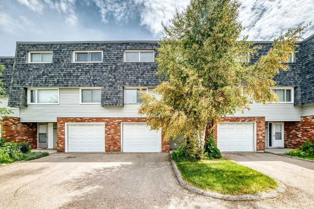 10316 Braeside Drive SW Calgary AB T2W 1B4