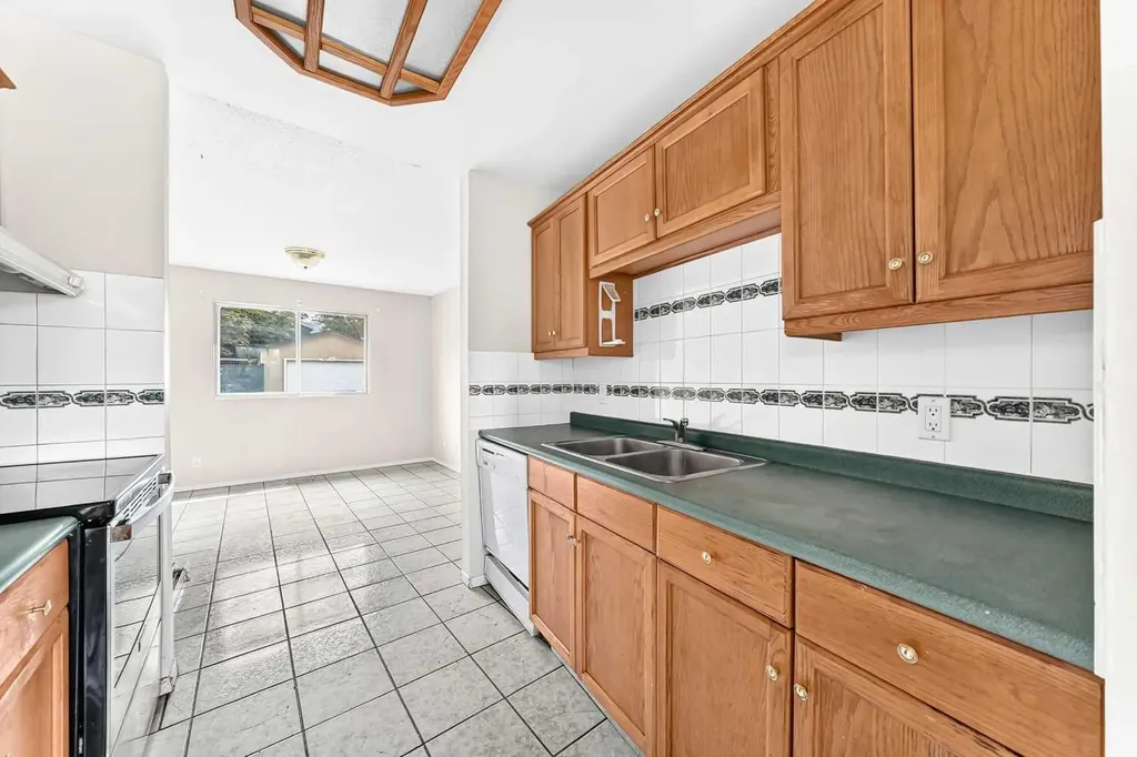 10316 Braeside Drive SW Calgary AB T2W 1B4