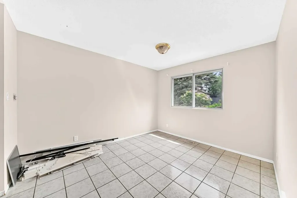 10316 Braeside Drive SW Calgary AB T2W 1B4