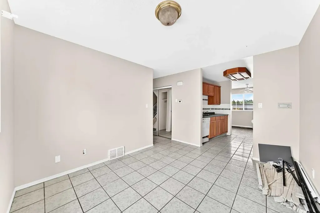 10316 Braeside Drive SW Calgary AB T2W 1B4
