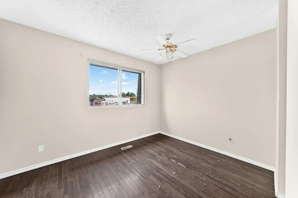 10316 Braeside Drive SW Calgary AB T2W 1B4