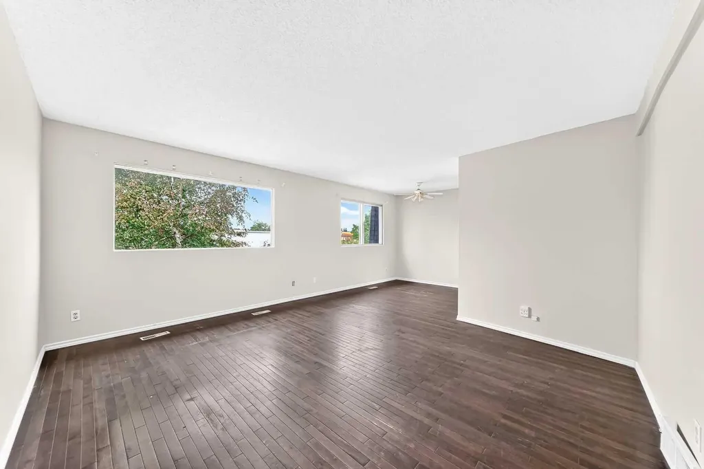 10316 Braeside Drive SW Calgary AB T2W 1B4