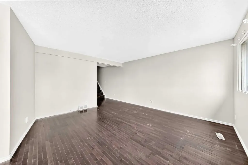 10316 Braeside Drive SW Calgary AB T2W 1B4