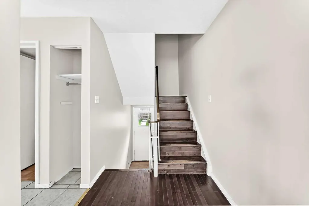 10316 Braeside Drive SW Calgary AB T2W 1B4