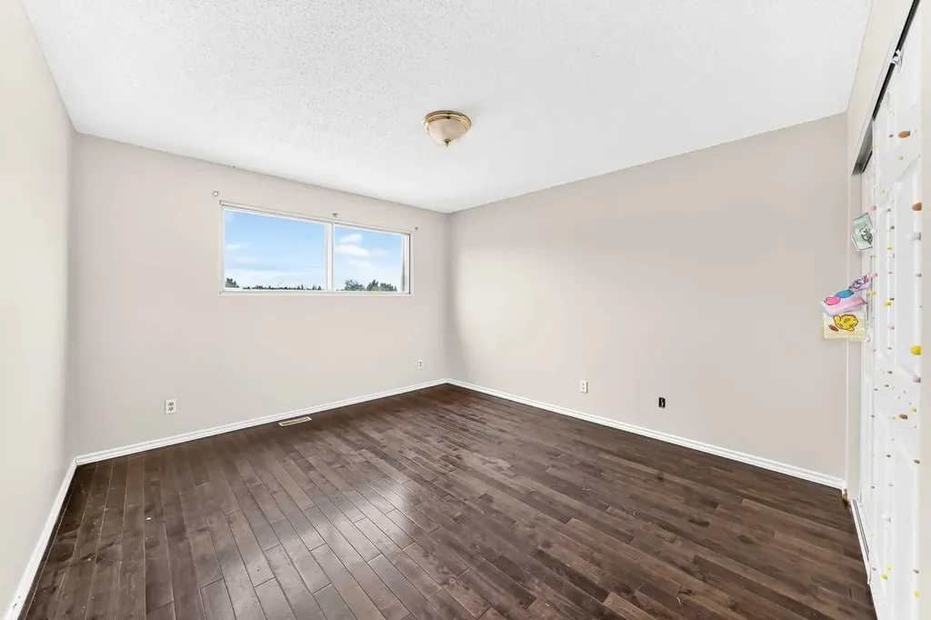 10316 Braeside Drive SW Calgary AB T2W 1B4