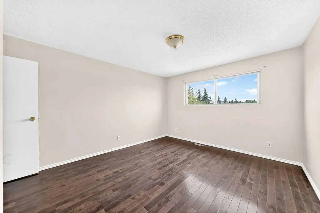 10316 Braeside Drive SW Calgary AB T2W 1B4