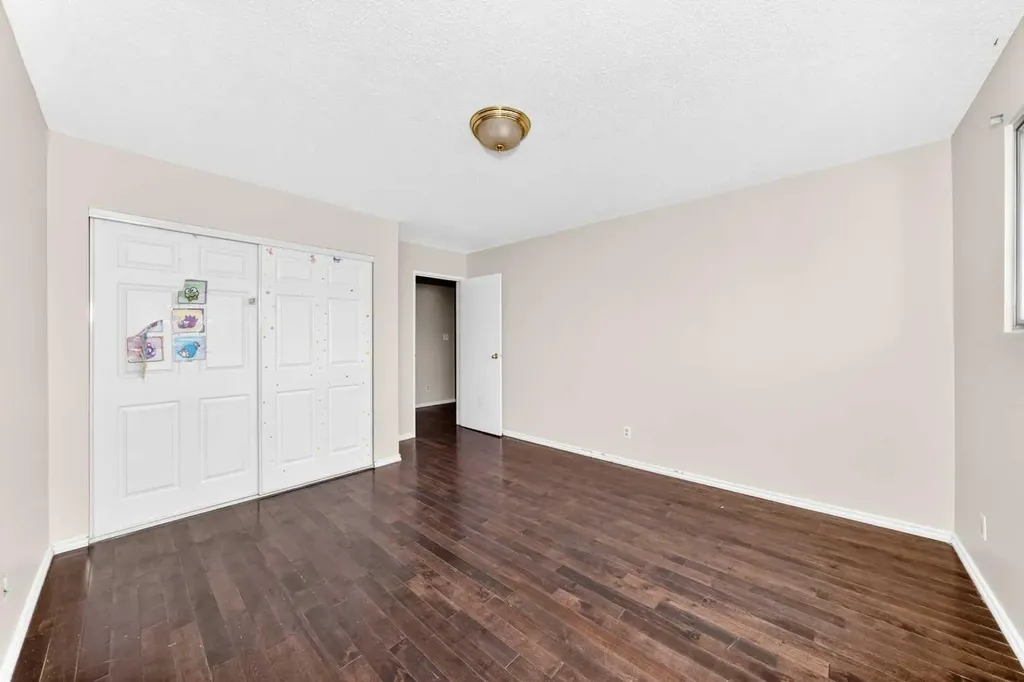 10316 Braeside Drive SW Calgary AB T2W 1B4
