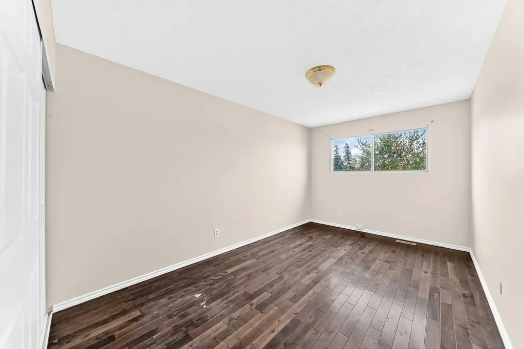 10316 Braeside Drive SW Calgary AB T2W 1B4