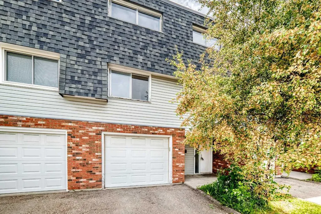 10316 Braeside Drive SW Calgary AB T2W 1B4