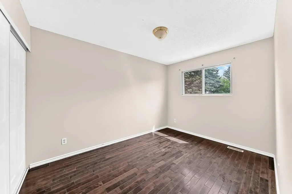 10316 Braeside Drive SW Calgary AB T2W 1B4