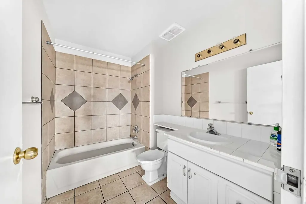 10316 Braeside Drive SW Calgary AB T2W 1B4