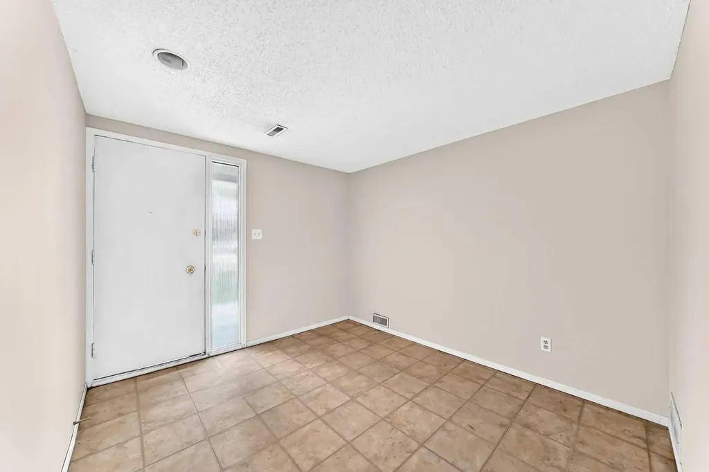 10316 Braeside Drive SW Calgary AB T2W 1B4