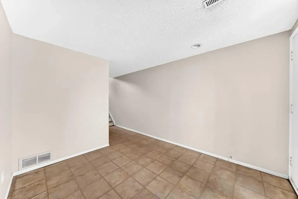 10316 Braeside Drive SW Calgary AB T2W 1B4