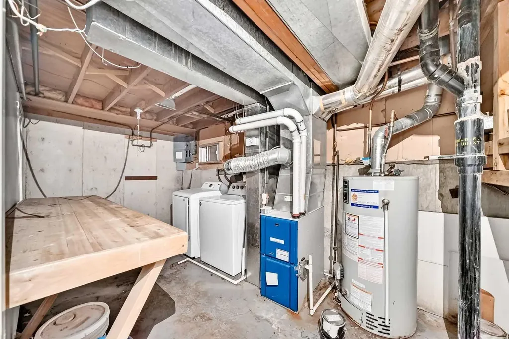 10316 Braeside Drive SW Calgary AB T2W 1B4