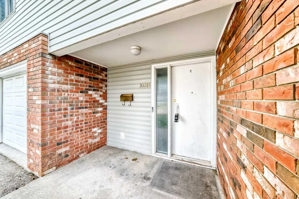 10316 Braeside Drive SW Calgary AB T2W 1B4