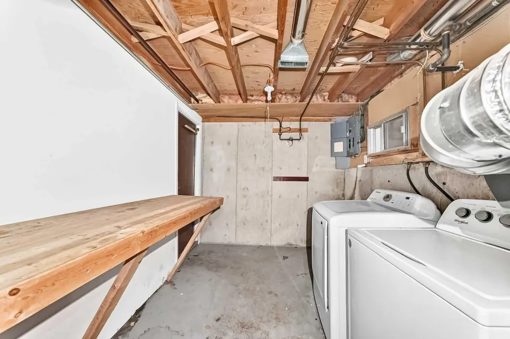 10316 Braeside Drive SW Calgary AB T2W 1B4