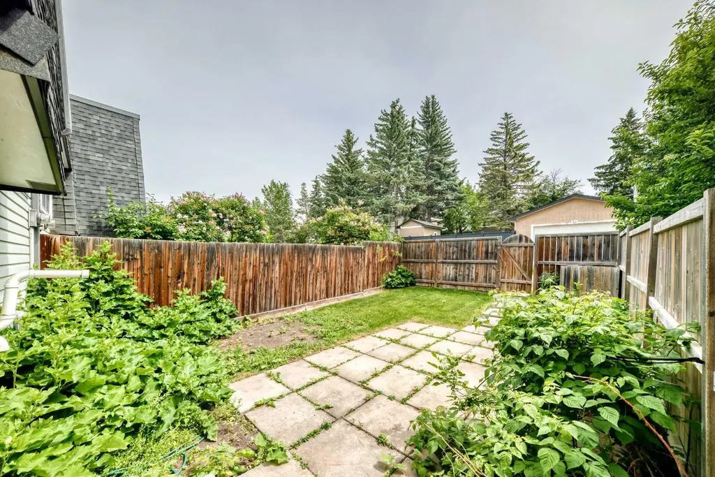 10316 Braeside Drive SW Calgary AB T2W 1B4