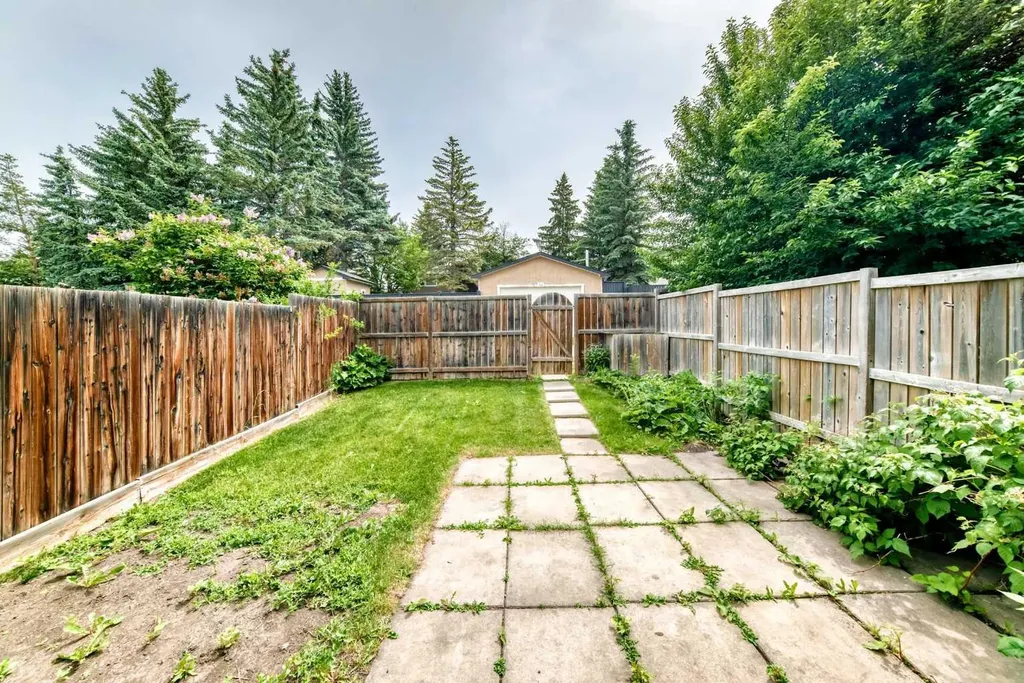 10316 Braeside Drive SW Calgary AB T2W 1B4