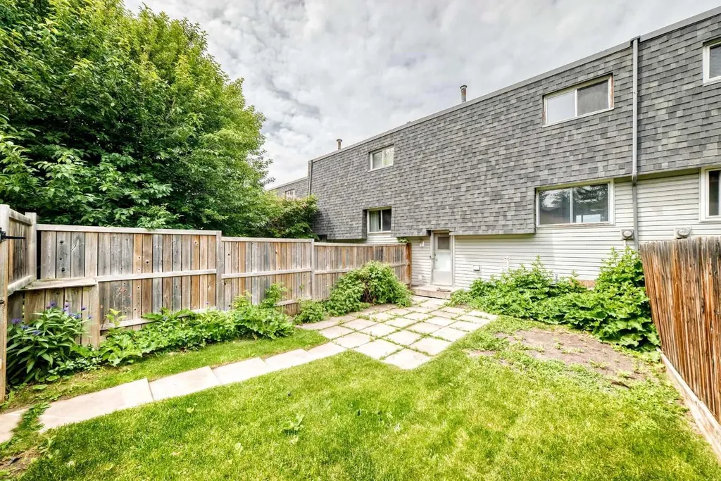 10316 Braeside Drive SW Calgary AB T2W 1B4