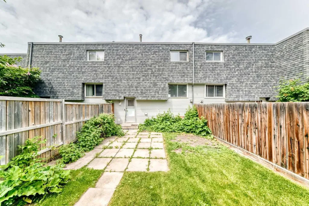 10316 Braeside Drive SW Calgary AB T2W 1B4