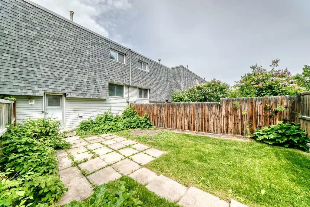 10316 Braeside Drive SW Calgary AB T2W 1B4