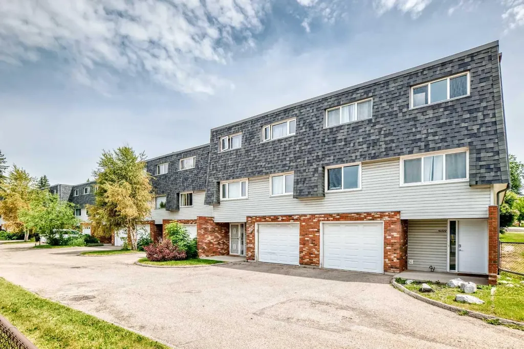 10316 Braeside Drive SW Calgary AB T2W 1B4
