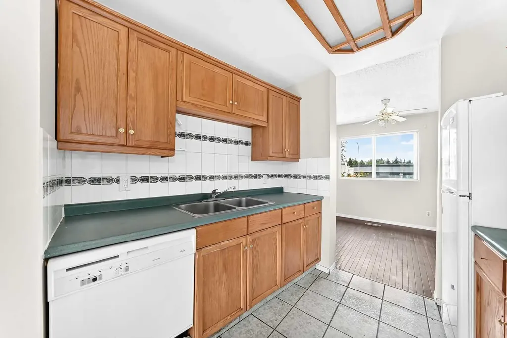 10316 Braeside Drive SW Calgary AB T2W 1B4