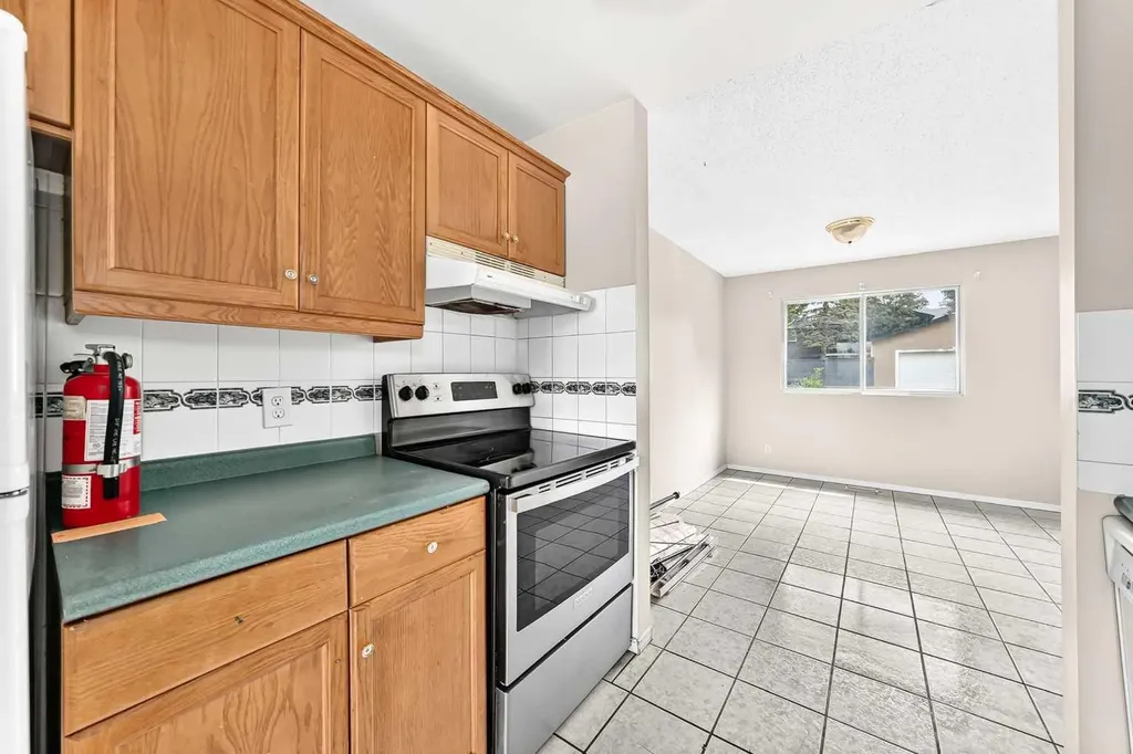 10316 Braeside Drive SW Calgary AB T2W 1B4