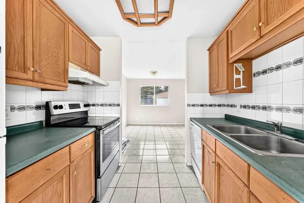10316 Braeside Drive SW Calgary AB T2W 1B4