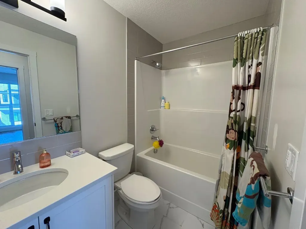 250 Alpine Avenue SW Calgary AB T2Y 0R8