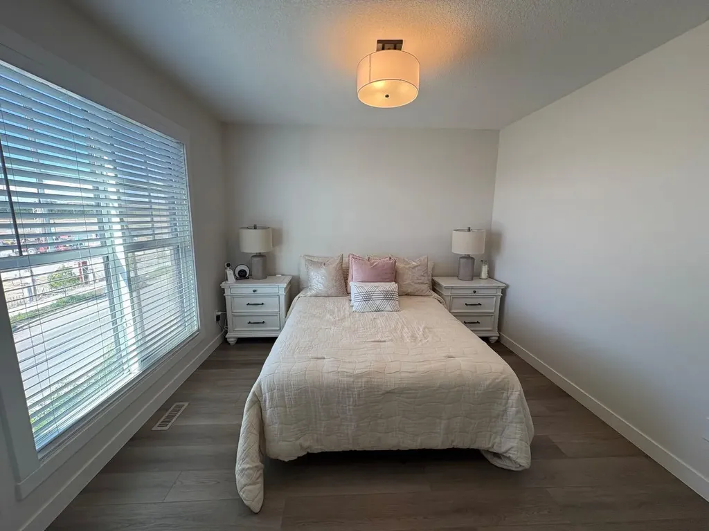 250 Alpine Avenue SW Calgary AB T2Y 0R8