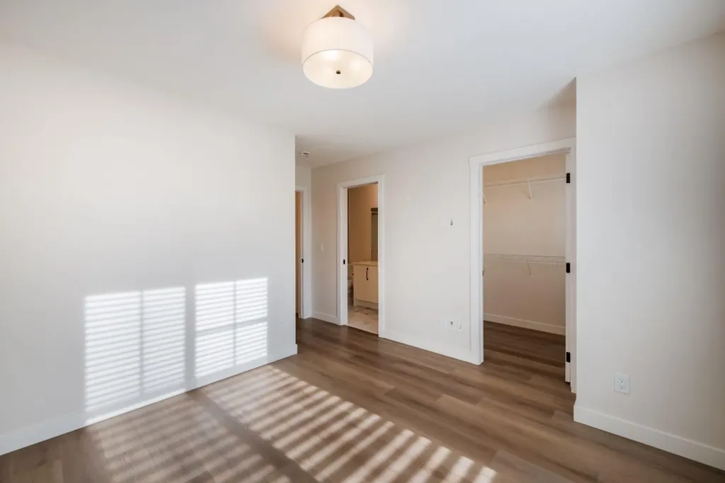 250 Alpine Avenue SW Calgary AB T2Y 0R8