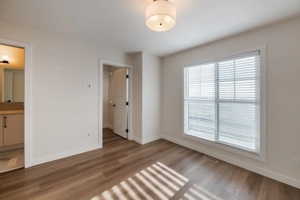250 Alpine Avenue SW Calgary AB T2Y 0R8