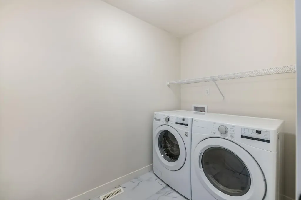 250 Alpine Avenue SW Calgary AB T2Y 0R8