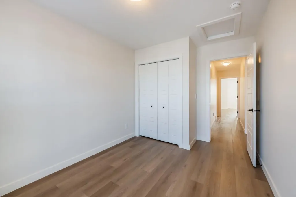 250 Alpine Avenue SW Calgary AB T2Y 0R8