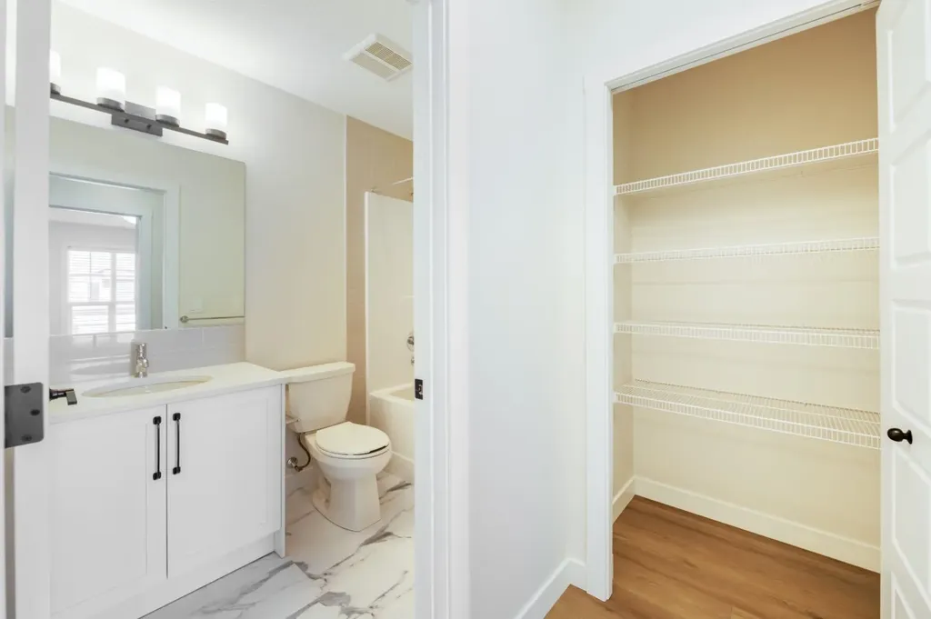 250 Alpine Avenue SW Calgary AB T2Y 0R8