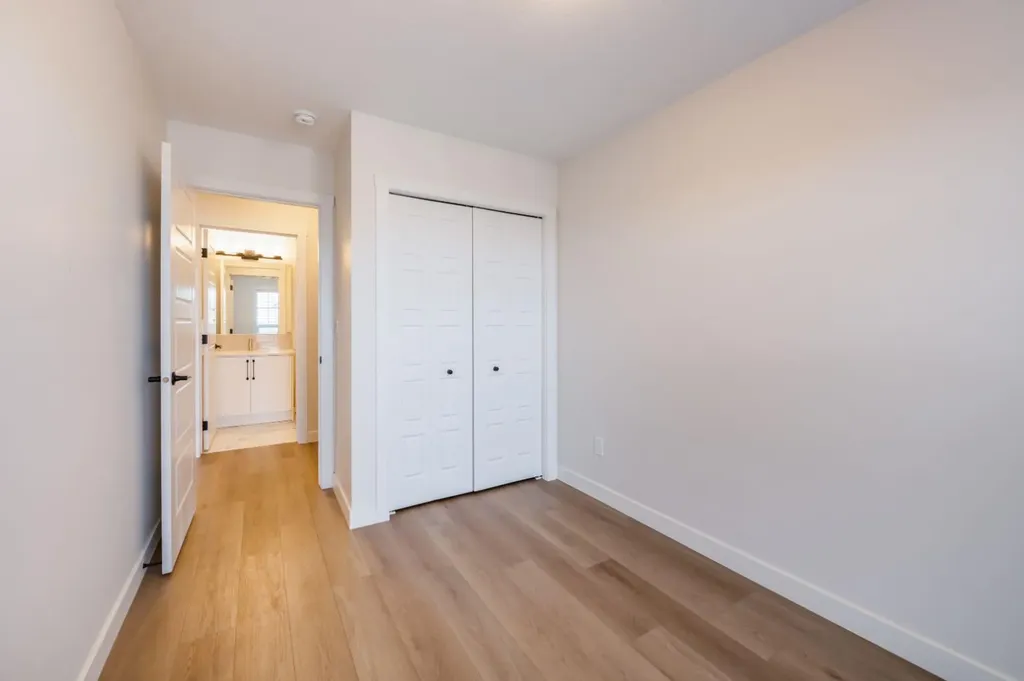 250 Alpine Avenue SW Calgary AB T2Y 0R8
