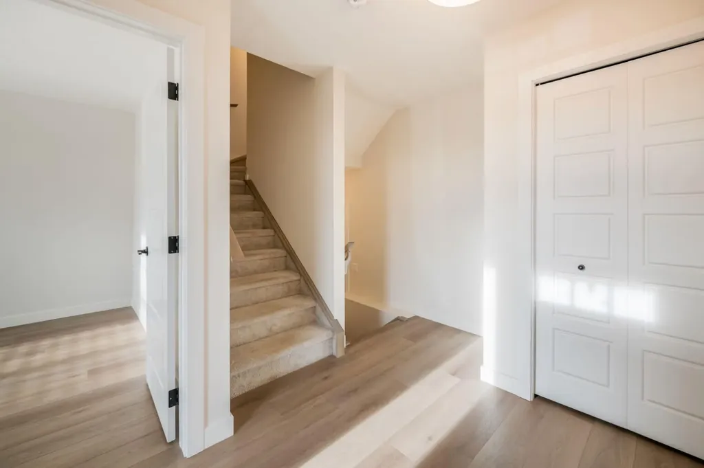 250 Alpine Avenue SW Calgary AB T2Y 0R8