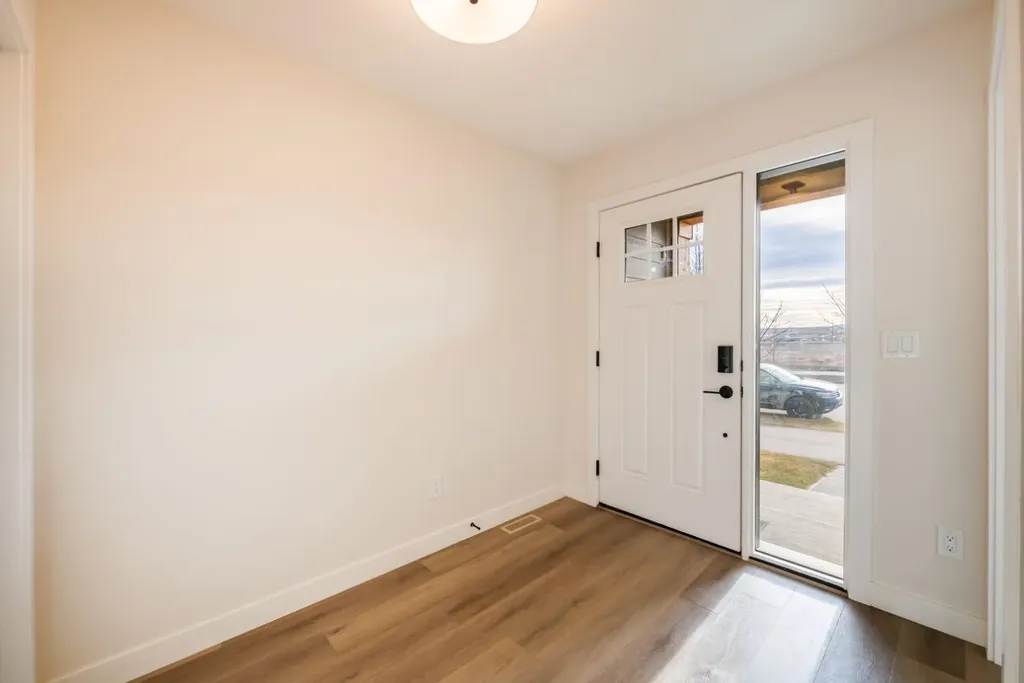 250 Alpine Avenue SW Calgary AB T2Y 0R8