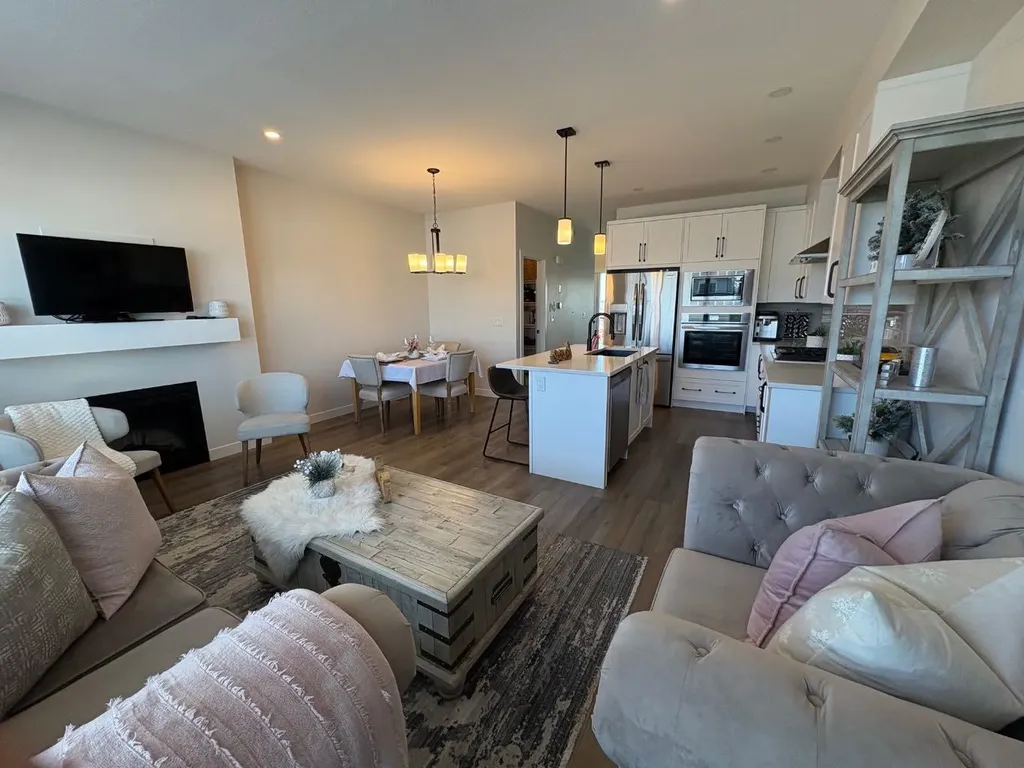 250 Alpine Avenue SW Calgary AB T2Y 0R8